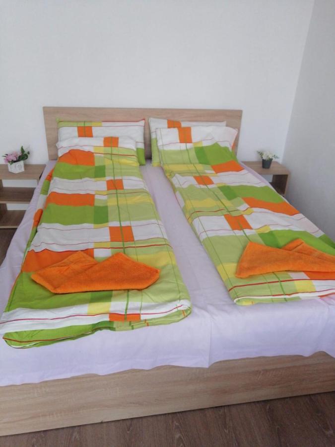 Very Good Location Hunedoara Buitenkant foto